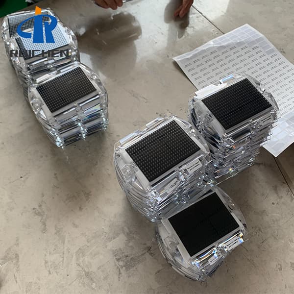 <h3>Square Solar Road Stud Reflector For Car Park In UAE-RUICHEN </h3>
